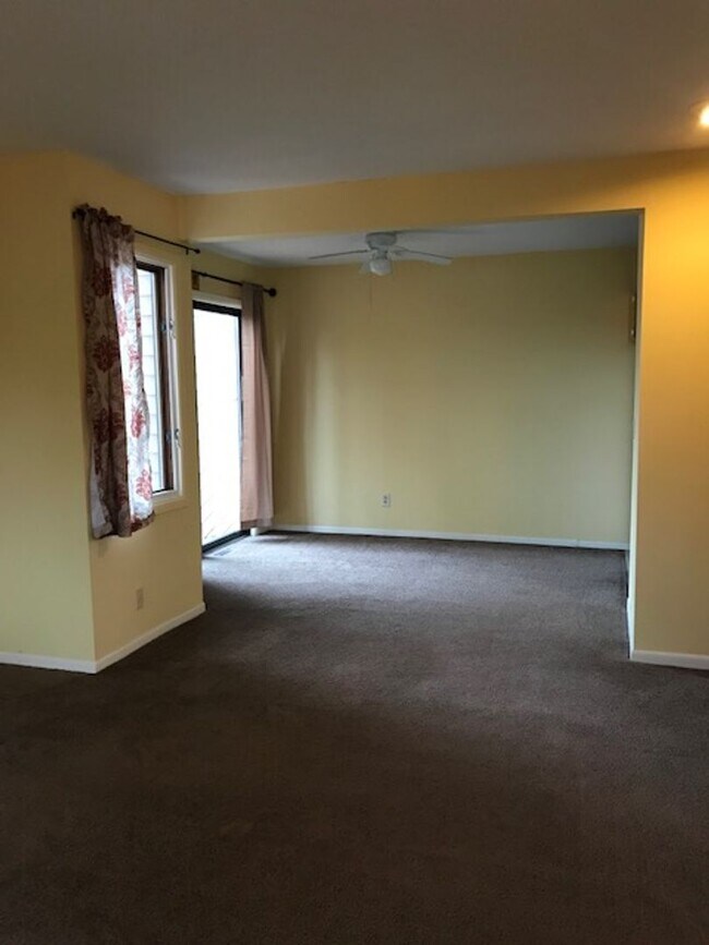 Foto del edificio - 2 Bedroom Condo in Holiday Hills area