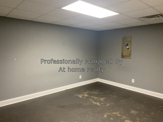 Building Photo - 518 Skyview Dr