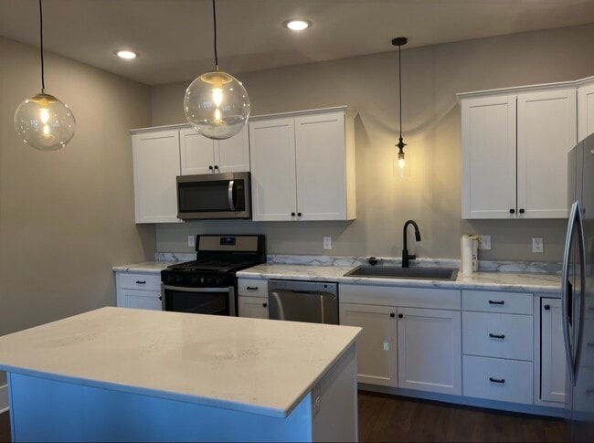 Building Photo - 512 Hancock St