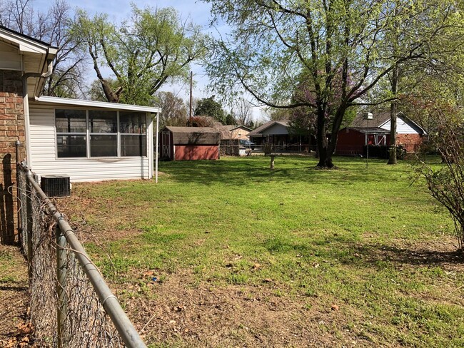 Building Photo - 321 N KOA St