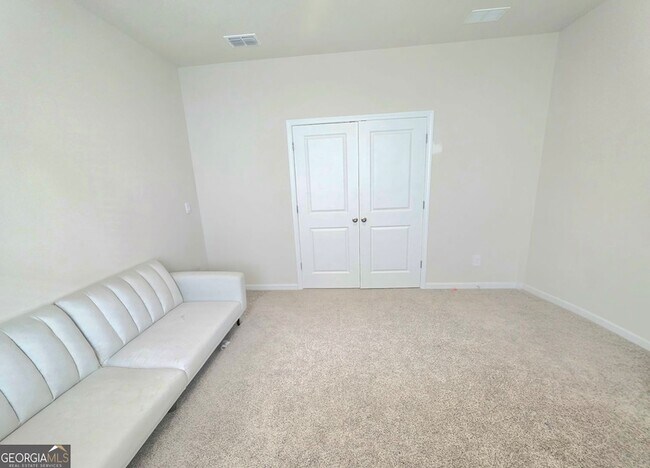 Building Photo - 327 Vly Oak Dr