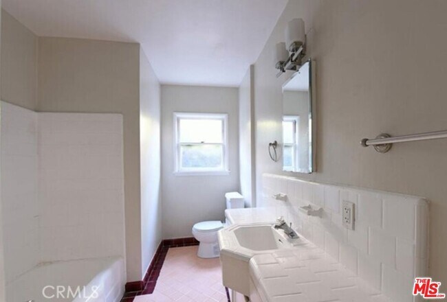 Foto del edificio - 11061 Ohio Ave Ave