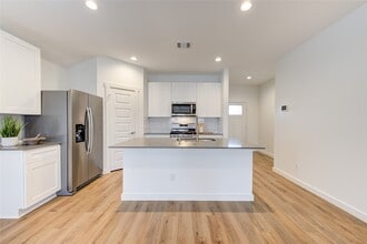 Building Photo - 29418 Emilys Rock Ln