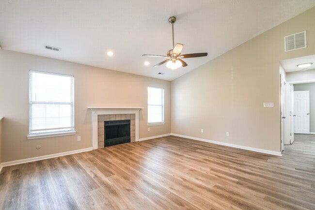 Building Photo - 14 Lake Dr N