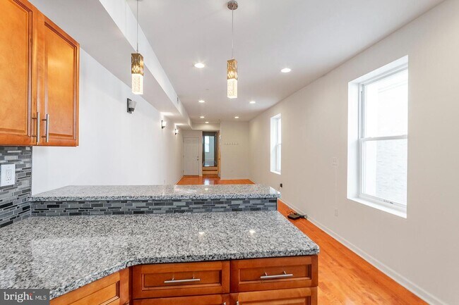 Building Photo - 1241 S 15th St