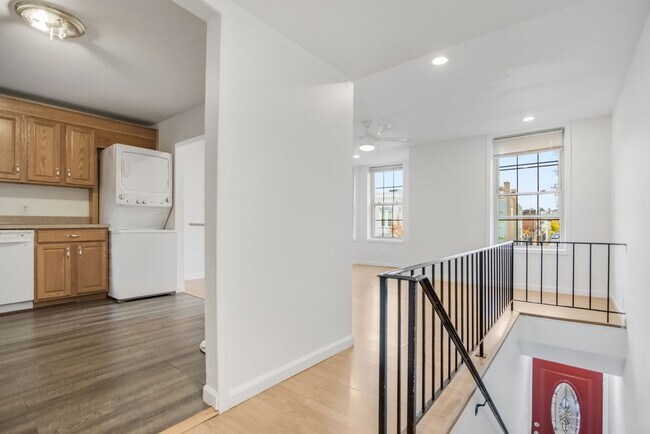 Building Photo - 814 11th St NE