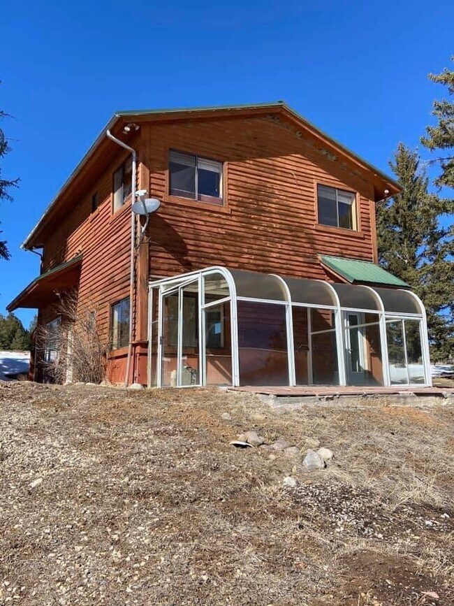 Building Photo - 18 Golf Course Rd
