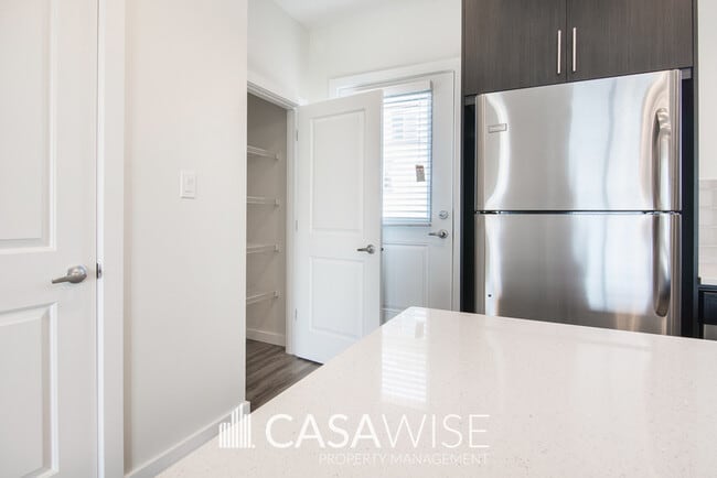 Building Photo - 655-655 Watt Blvd SW