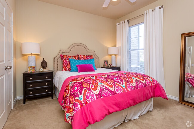 2 BR, 2 BA - 1,055 SF - Country Club Pointe Apartment Homes