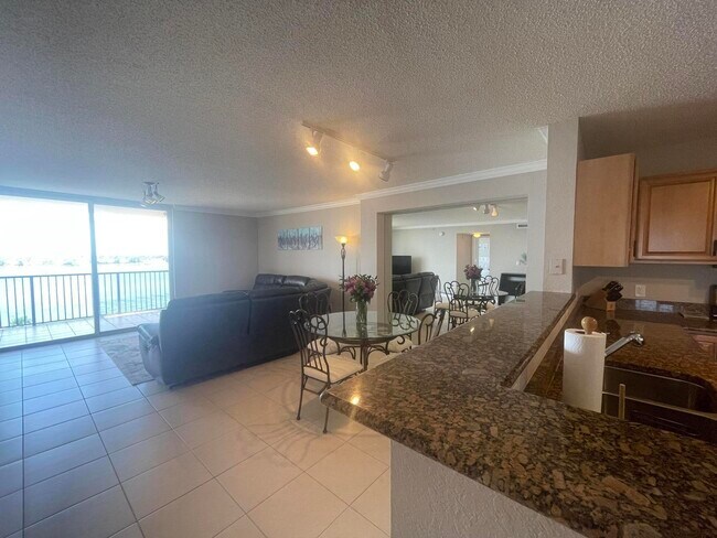 Building Photo - 1801 N Flagler Dr