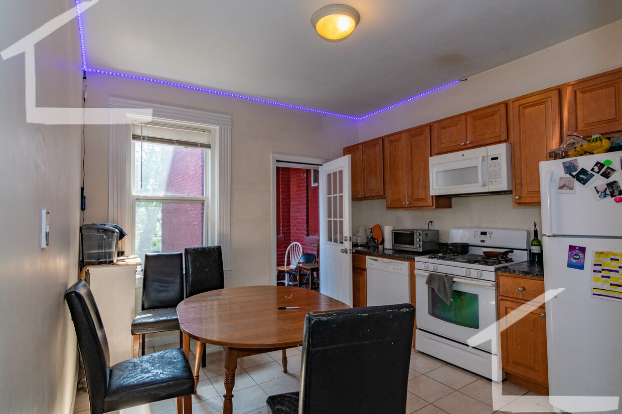 Primary Photo - 53 Brackett St