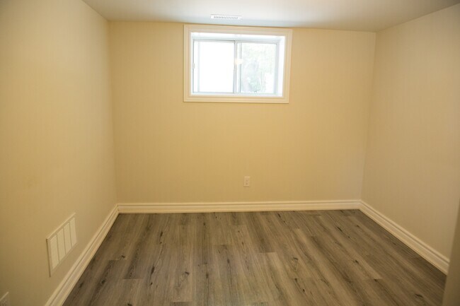 Photo du bâtiment - 4 Camilla Crescent