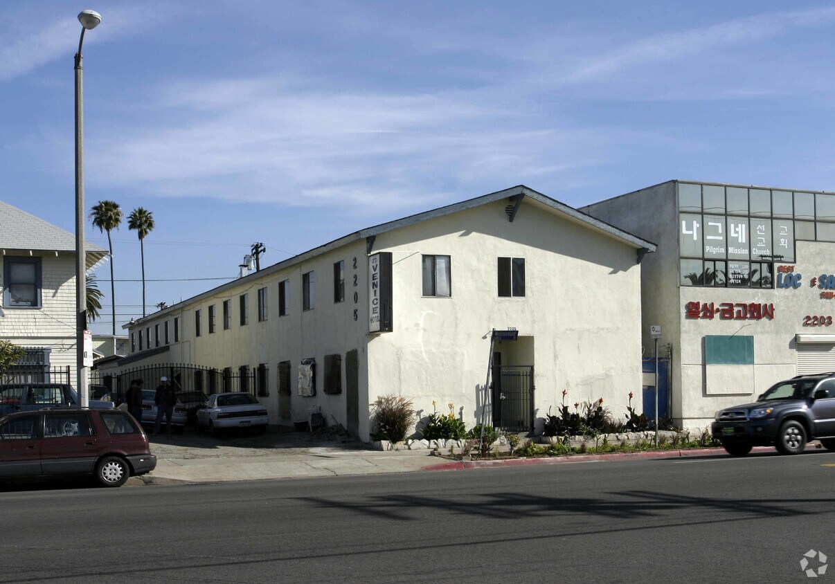 Primary Photo - 2205-2215 Venice Blvd