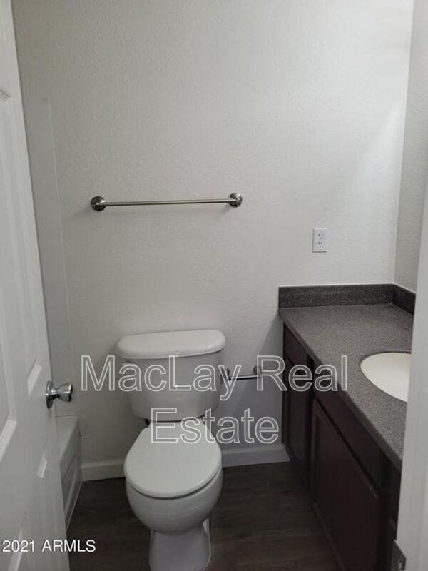 Building Photo - 424 W Brown Rd