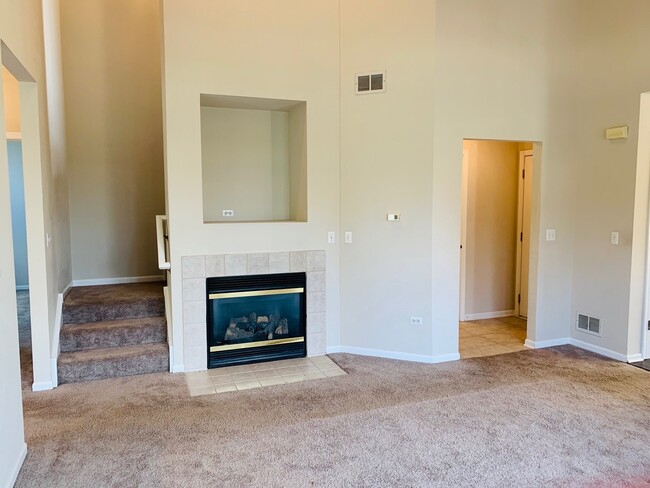 Building Photo - 1611 S Candlestick Way