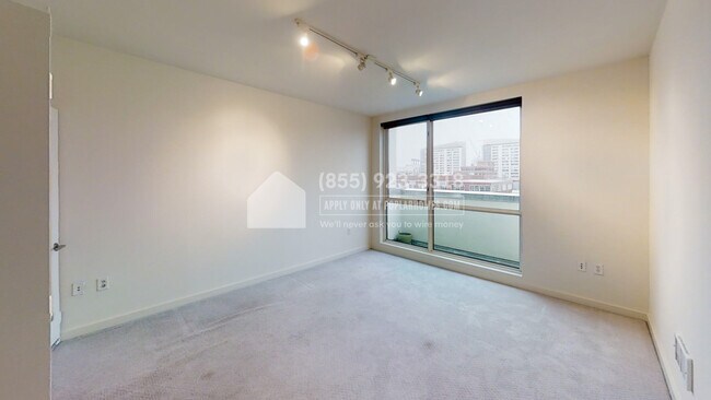 Building Photo - 555 4th St
