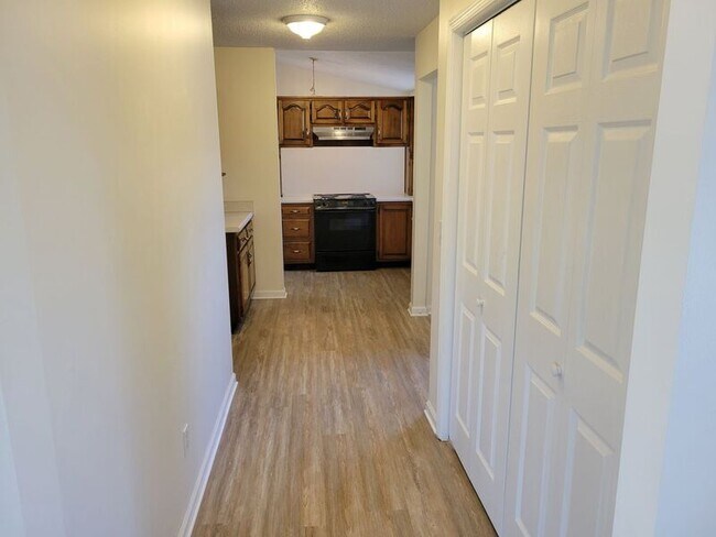 Building Photo - 7115 Bonny Oaks Dr