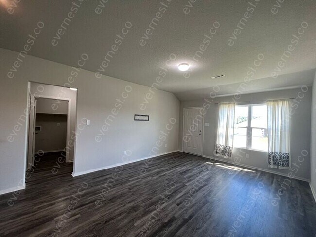 Building Photo - 15 Summer Wind Rd
