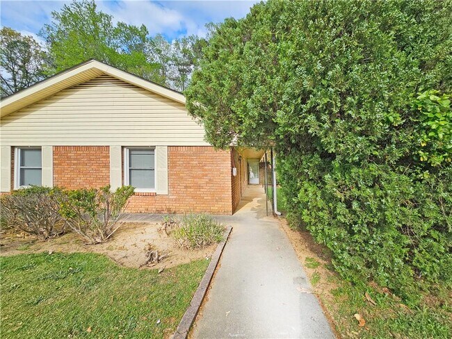 Building Photo - 802 Wilson Cir SW