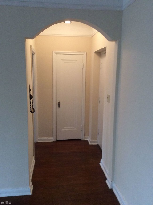 Building Photo - 1 br, 1 bath Apartment - Westcourt
