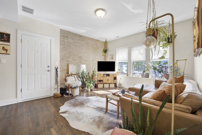 Foto del edificio - 2442 N Kilbourn Ave