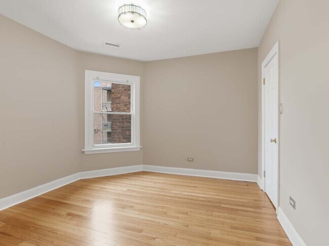 Building Photo - 7149 S Vernon Ave
