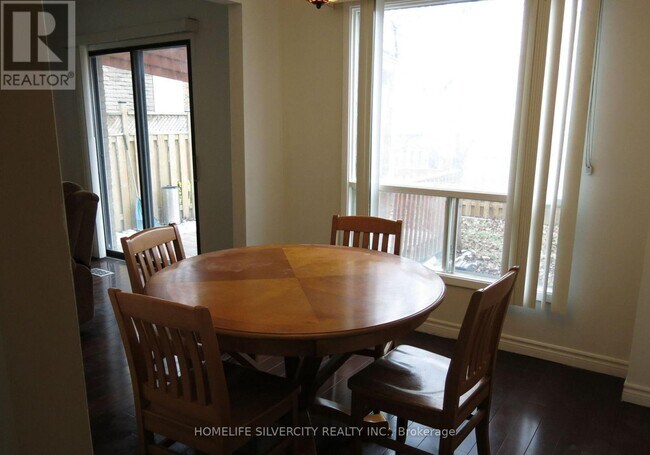 Photo du bâtiment - 18 Pickard Ln