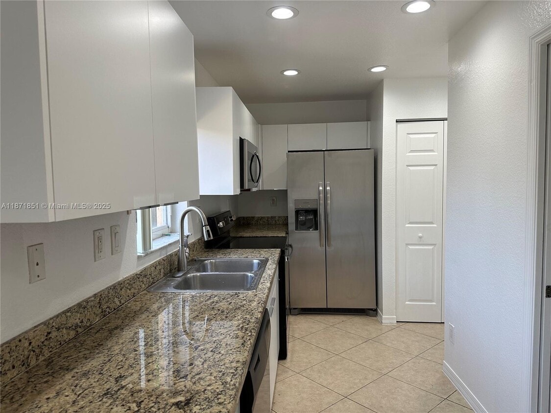 Foto principal - 324 NE 3rd St