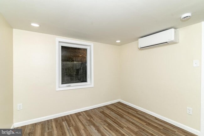 Building Photo - 505 Rand St
