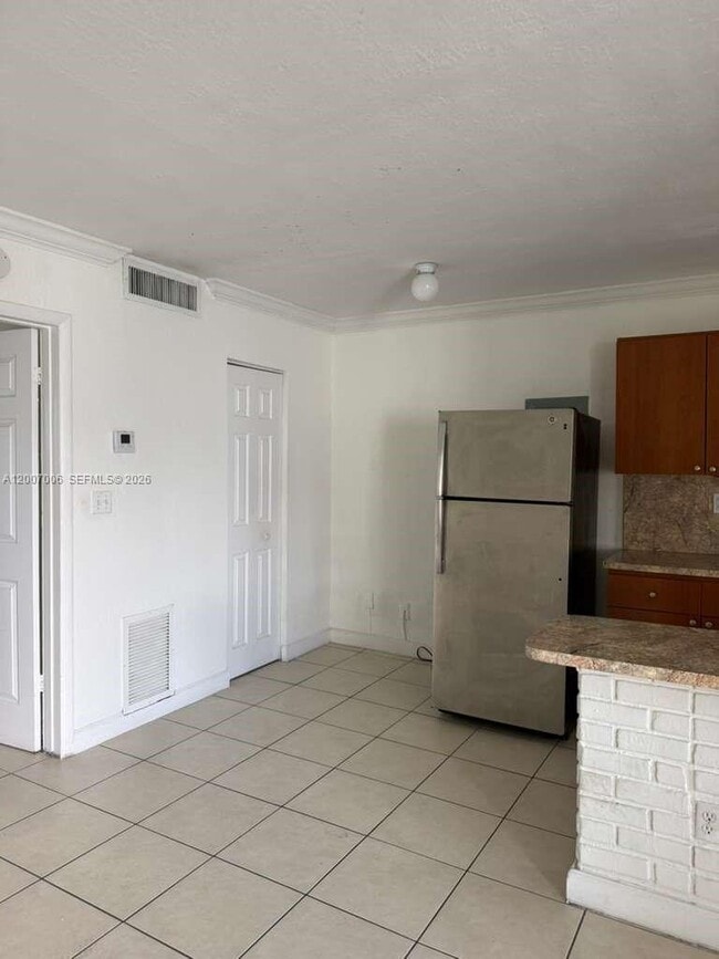 Foto del edificio - 890 NW 45th Ave