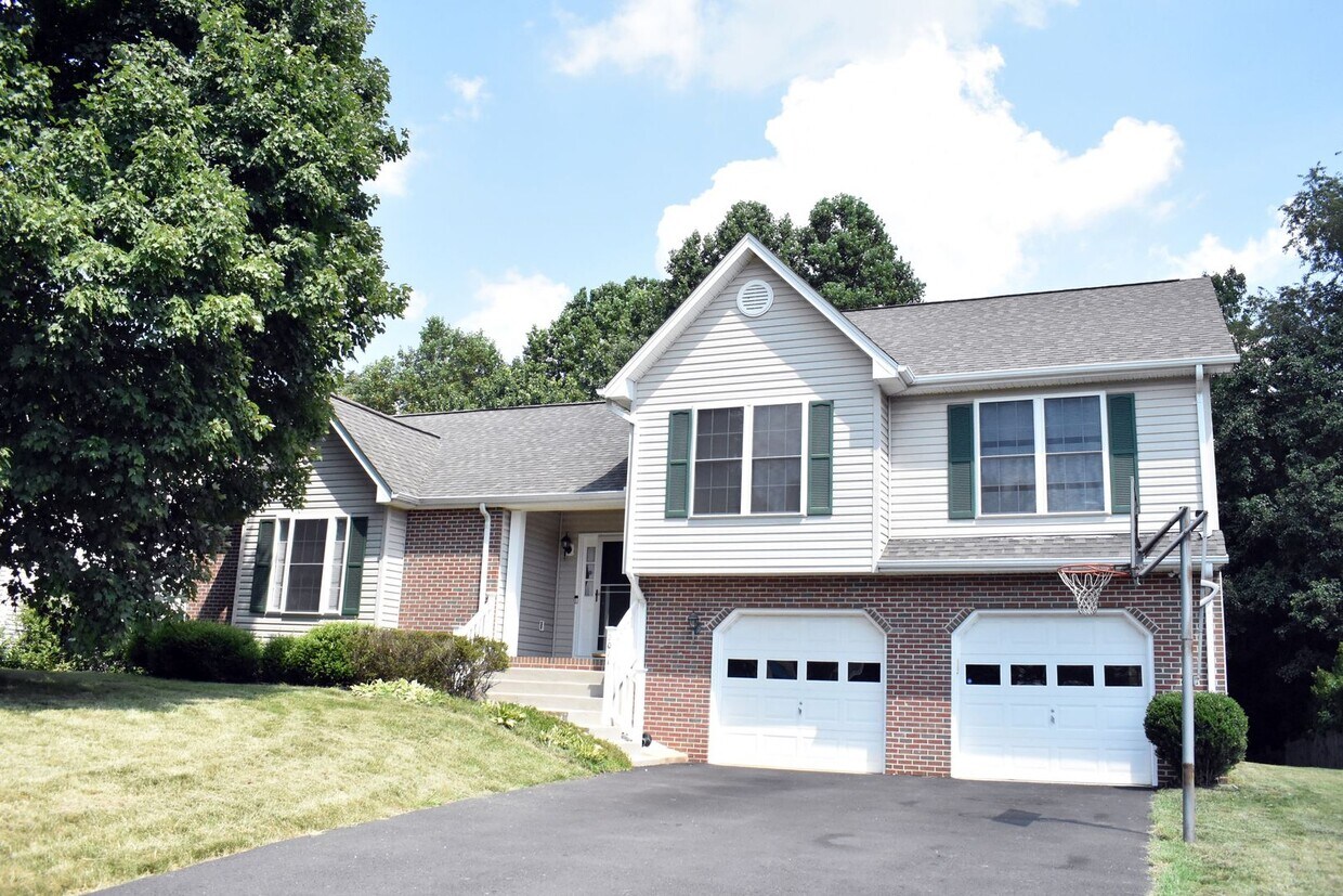 Foto principal - A Great South Stafford Location!
