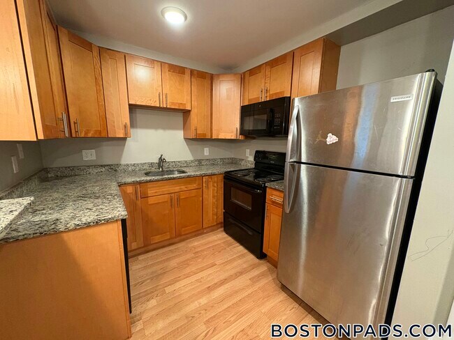 Building Photo - 757 Highland Ave