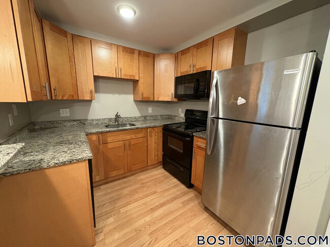 Building Photo - 757 Highland Ave