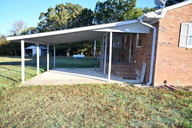 Building Photo - North Mebane