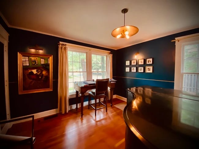 Building Photo - 620 E 1st St