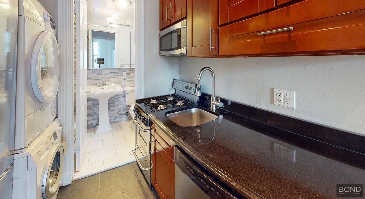 Building Photo - 252 Mott St