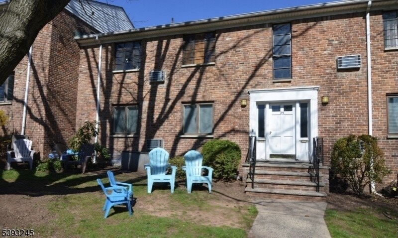 Primary Photo - 23 A Troy Bldg 3 Dr