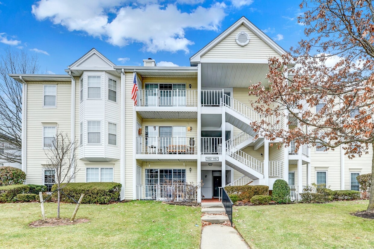 1166 Sycamore Ln, Mahwah, NJ 07430 Condo for Rent in Mahwah, NJ