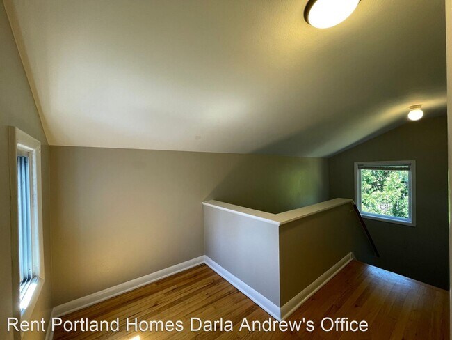 Building Photo - 2 br, 1 bath House - SE 2 Bedroom 1 Bathro...