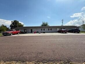 Building Photo - 700 W Cunningham Dr