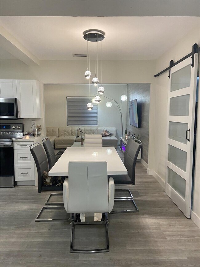 Foto del edificio - 6765 SW 17th St