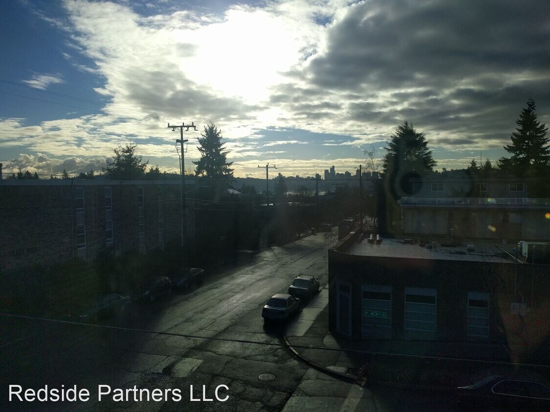 Foto principal - 4301 Woodland Park Ave N