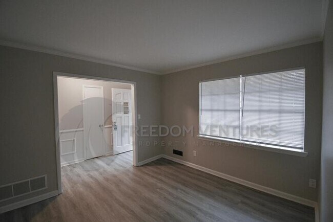 Building Photo - 1409 Oak Terrace, Birmingham, AL 35235