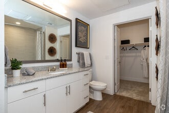 2BR, 2BA - 1,133SF - Secondary Bathroom - The Hayes