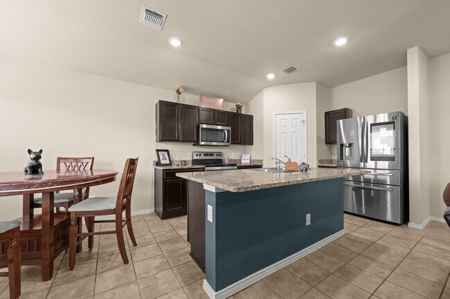 Foto del edificio - 6115 Sally Ride Ln