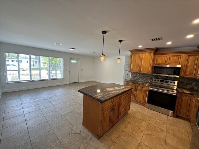 Foto del edificio - 4830 SW 41st Ave