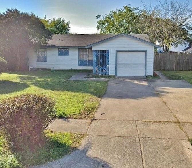 Foto principal - 8336 Bunche Dr