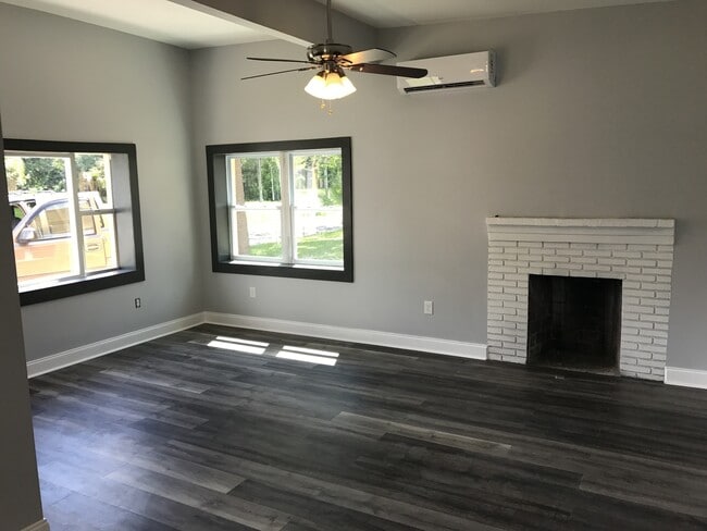 Building Photo - Large Remodeled Home Close to UT and Downtown