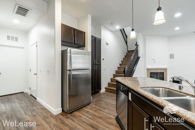 Building Photo - 3 br, 2.5 bath House - 1588 Corte Seville #1