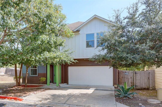 Foto del edificio - 5501 Bradford Pear Ln
